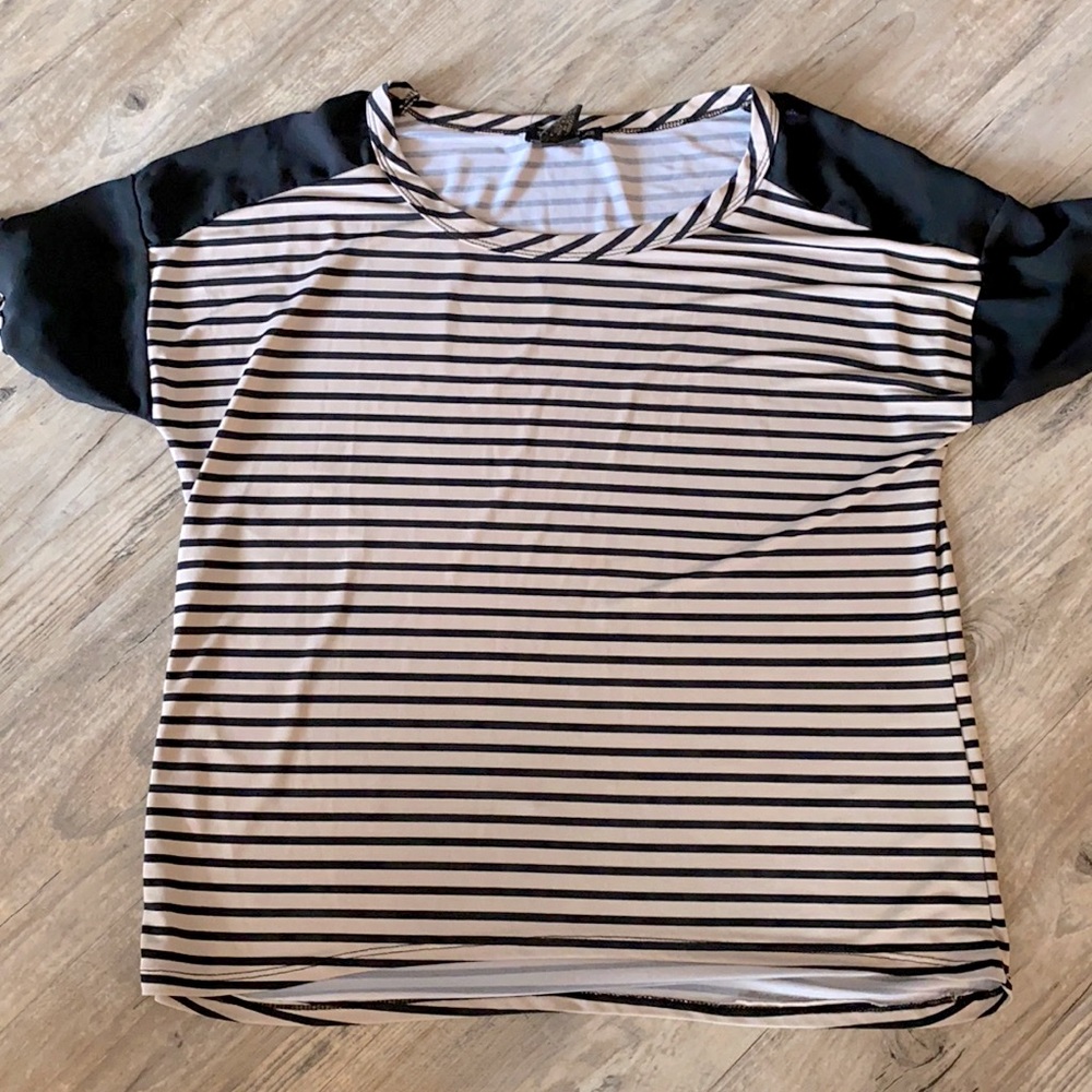 Beautiful, good quality Susan Lawrence top 🌸👚